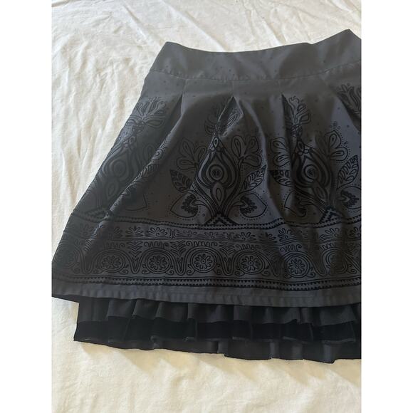 Apt. 9 Black Skirt Womens Size 10 Pleated Floral Flocked Ruffle Hem - Picture 3 of 9